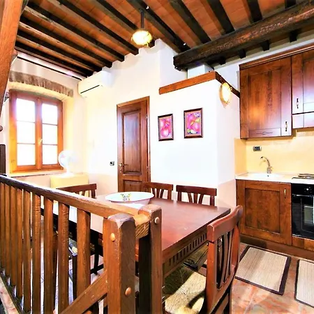 Holiday home Caratteristica Torre Con Giardino E Posto Auto