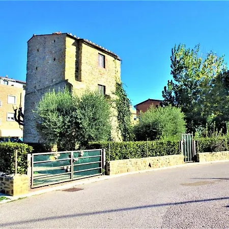 Holiday home Caratteristica Torre Con Giardino E Posto Auto